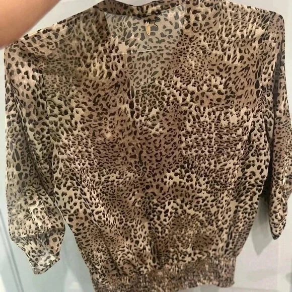 Guess brand too size small - Picture 5 of 5